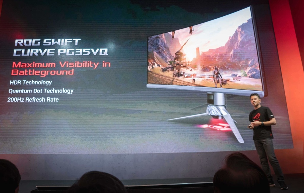 S1920x1080_ROG Senior Product Director Kris Huang unveils the latest ROG Swift Curve PG35VQ