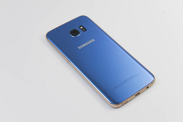 開箱 Galaxy S7 edge 冰湖藍-42