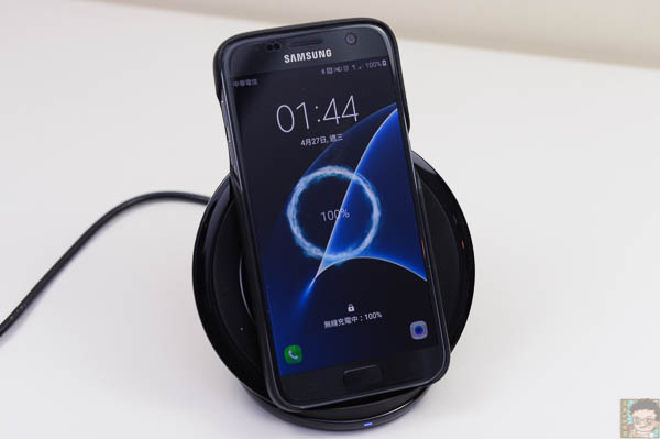 Samsung 直立式無線閃充充電座-12