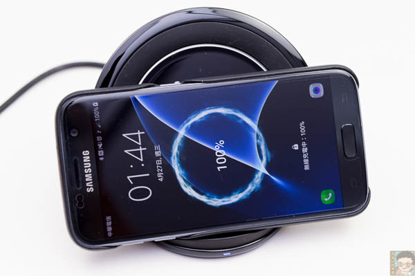 Samsung 直立式無線閃充充電座-13