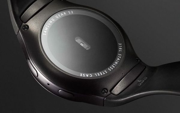 Gear S2完美融合經典的旋轉錶環與創新的科技技術，首創搭載轉控錶環，配合觸控式螢幕和側邊按鈕