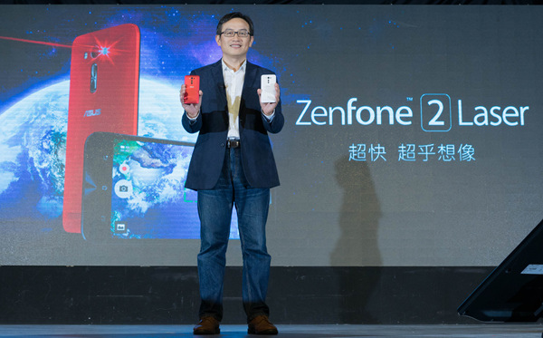 華碩推出搭載雷射自動對焦鏡頭的ZenFone 2 Laser對焦速度快2倍(圖為全球副總裁林宗樑)