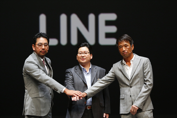 【圖五】LINE Music與avex digital Inc.及Sony Music Entertainment, Inc.於日本史無前例的合作，會中LINE執行董事舛田淳(中)、Sony Music營運長村松俊亮(左)與avex策略長千葉龍平(右)三人握手祝福未來合作順利